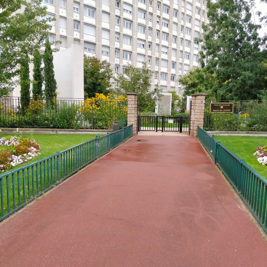 Square des Justes 2
